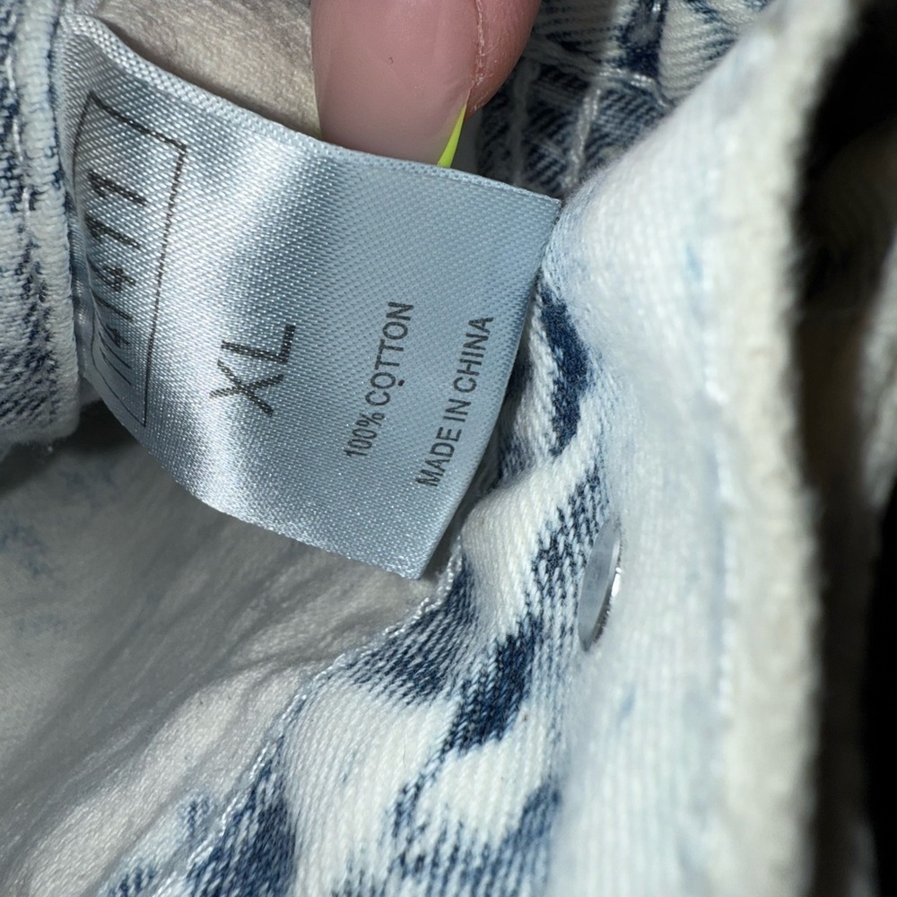 KDNK Los Angeles Distressed Acid Wash Denim Jacket - Ice Blue  Size XL- NWT - Picture 8 of 10